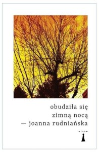 Obudziła się zimną nocą